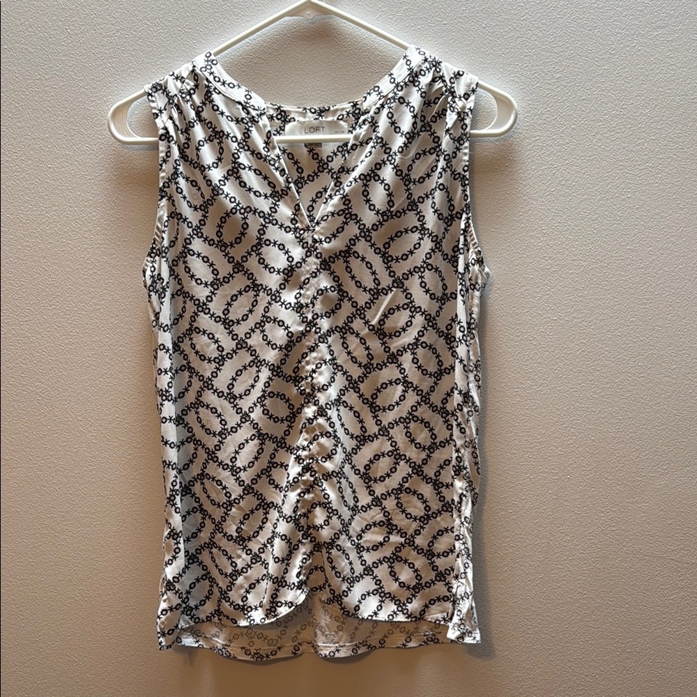 Sleeveless Black and White Patterned Top